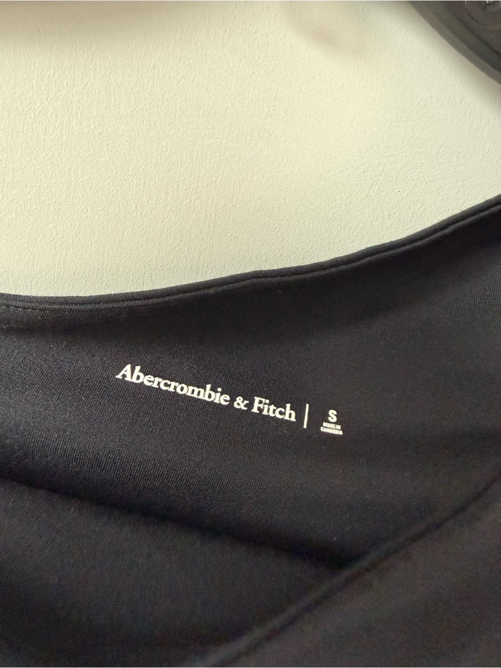 Abercrombie & Fitch Asymmetric Cutout Off The Shoulder Top Black S - Picture 3 of 6
